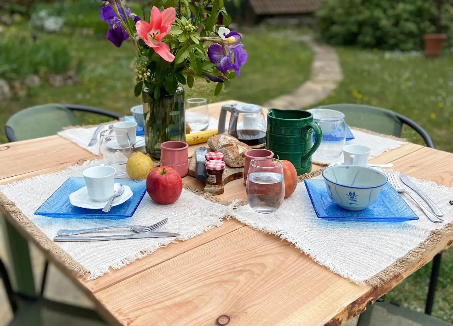Hébergement de vacances Gite sur le causse de St CHELS, charme sport et détente Saint-Chels France