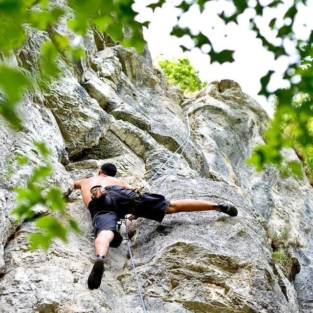 Hébergement de vacances Gite sur le causse de St CHELS, charme sport et détente Saint-Chels